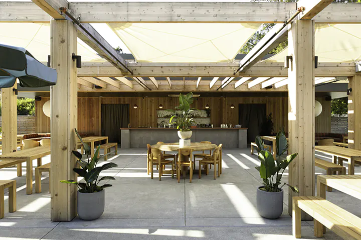 Pool Bar